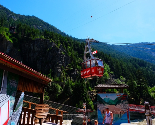 family enjoying Hell's Gate